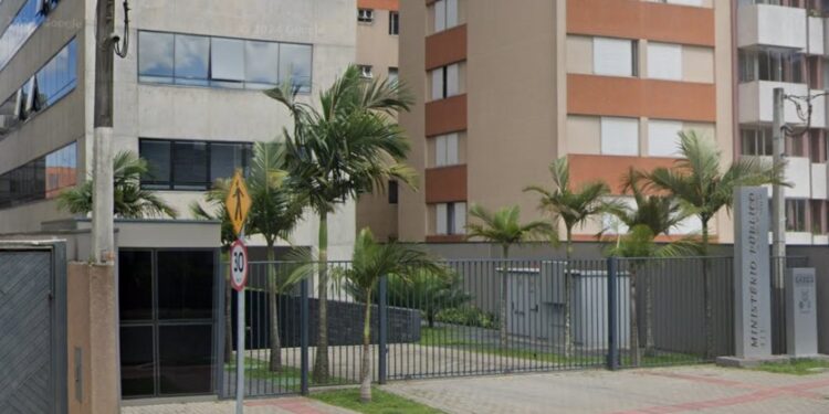 Gaeco cumpre mandado em escritório de advocacia em nova fase da Operação Taxa Alta, que investiga esquema milionário no Detran-PR