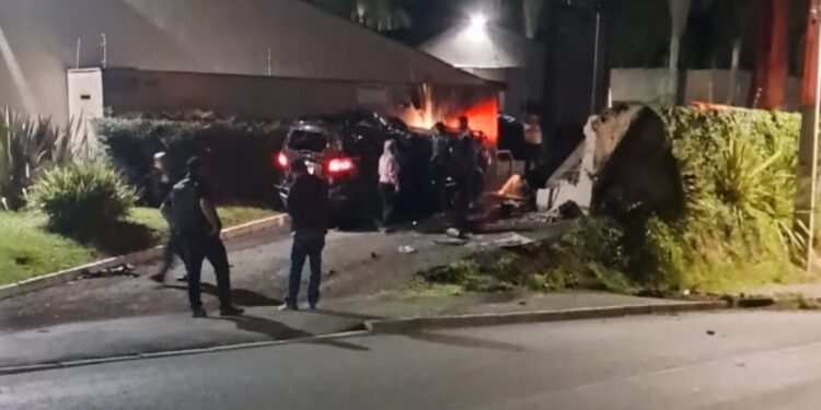 Tragédia na RMC: Viatura do CHOQUE capota durante acompanhamento tático e PM não resiste; indivíduo que fugia da equipe também morreu