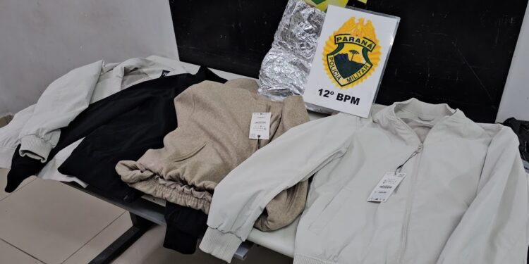 Jovem é detida furtando roupas de marca em shopping de Curitiba