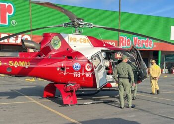 Motociclista é socorrido de helicóptero após acidente em Araucária
