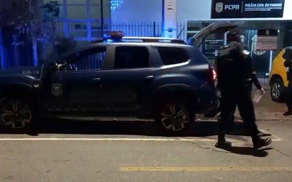 Homem de 62 anos é preso após esfaquear esposa de 23 na RMC