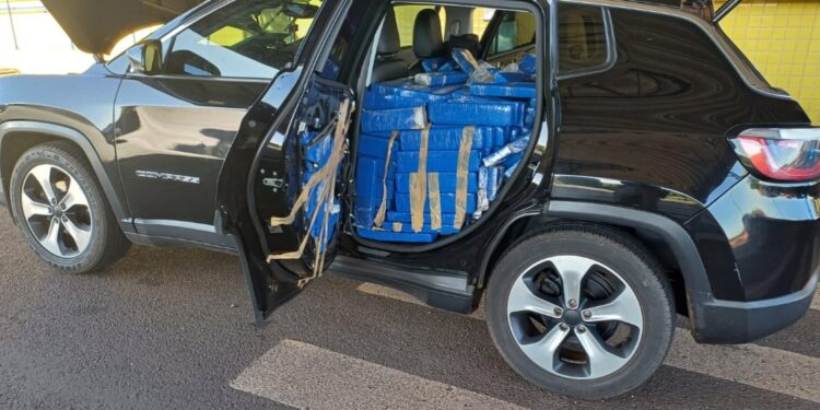 PRF apreende quase uma tonelada de maconha na BR-376