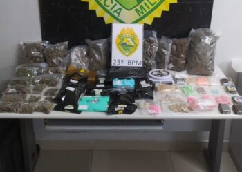 ROTAM aborda indivíduo em moto e descobre delivery de drogas no Fazendinha