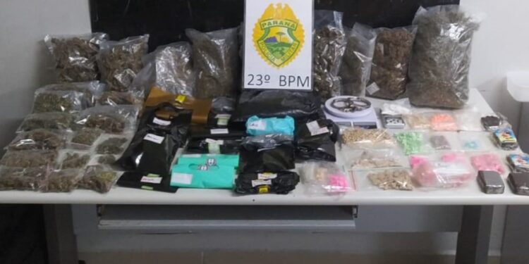 ROTAM aborda indivíduo em moto e descobre delivery de drogas no Fazendinha