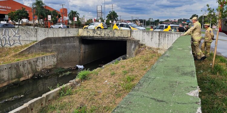 Divisão de Homicídios conclui inquérito da morte de homem jogado em manilha na Av. Wenceslau Braz; duas pessoas foram presas