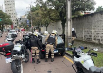 Pelotão de Motos prende mulheres e apreende mais de 500 pedras de crack no centro de Curitiba