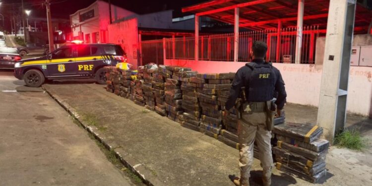 PRF apreende quase duas toneladas de maconha escondidas em carga de papel