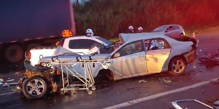 Colisão entre três veículos deixa um morto e feridos na PR-444