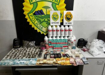 RONE apreende drogas no Parolin durante a madrugada