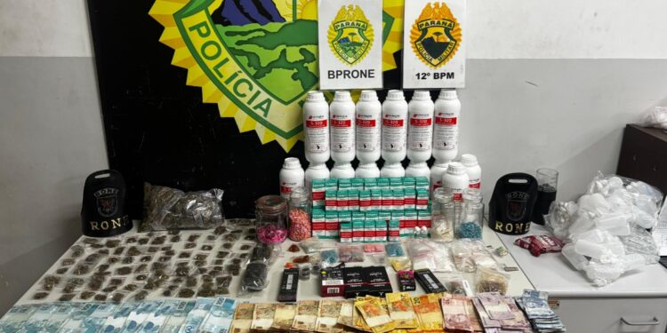 RONE apreende drogas no Parolin durante a madrugada