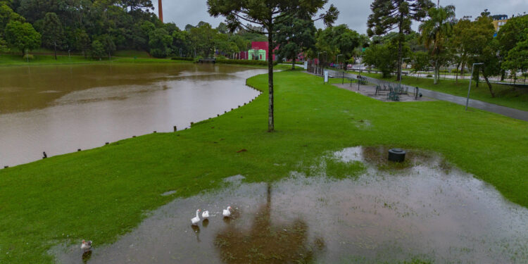 Junho trará chuva para regiões secas e, mesmo com frio, temperaturas ficarão na média