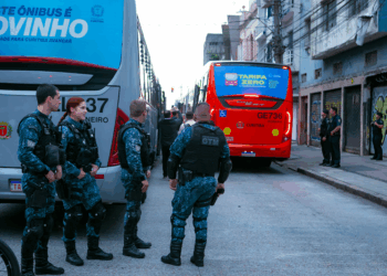 Patrulha do Transporte Coletivo de Curitiba prende 17 adultos em operação fura-catraca