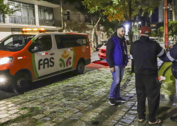 Frio continua em Curitiba e FAS mobiliza 14 equipes para atender pessoas em situação de rua