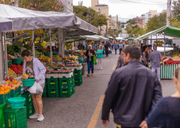Feiras de Inverno movimentam as praças Osório e Santos Andrade nesta segunda-feira (23/6)