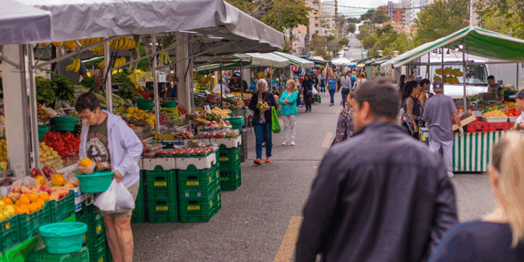 Feiras de Inverno movimentam as praças Osório e Santos Andrade nesta segunda-feira (23/6)