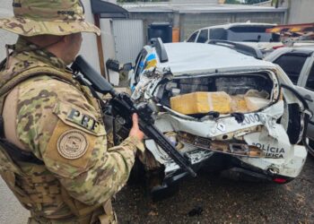 VÍDEO: Falsa viatura da Polícia Científica é flagrada com mais de 760 kg de maconha na BR-277