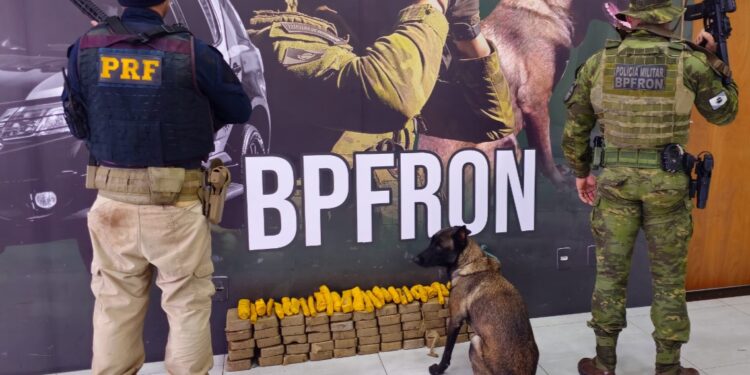 PRF e BPFRON apreendem quase 70 kg de pasta base de cocaína escondidos em cilindro de ar de carreta
