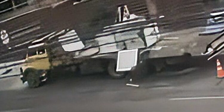 Câmera flagra trabalhador caindo de caminhão no Batel