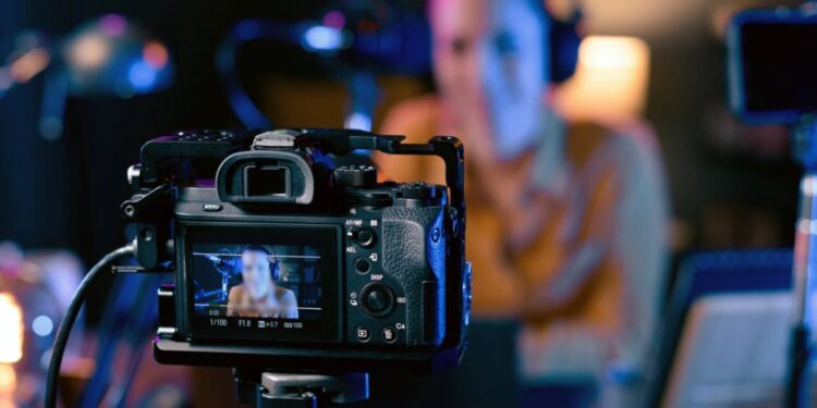 Ministério Público obtém liminar que proíbe influenciadores de gravar e divulgar conteúdos com participação de crianças e adolescentes sem autorização judicial