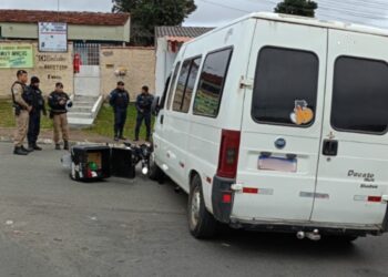 Motoboy morre em colisão com van em Fazenda Rio Grande