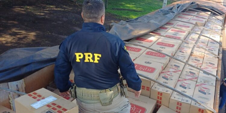 PRF apreende 600 mil maços de cigarros de origem estrangeira na BR-163