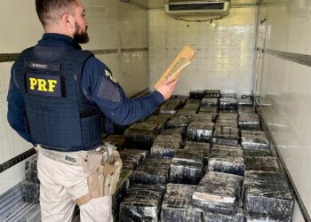 PRF apreende mais de 2 toneladas de maconha e arma de uso restrito na BR-277