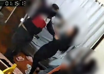 Motorista de aplicativo é preso após invadir casa armado de faca e roubar celular de mulher em Curitiba