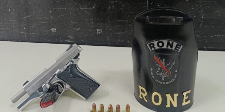 RONE apreende pistola durante operação no bairro Parolin
