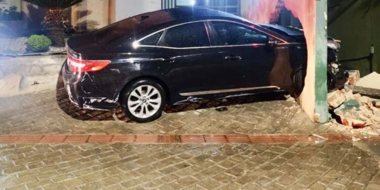 Homem é preso em flagrante por atropelar a namorada após briga em bar