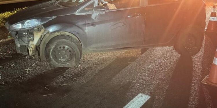 Motorista embriagado colide contra guard-rail na PR-444 e é preso pela PM