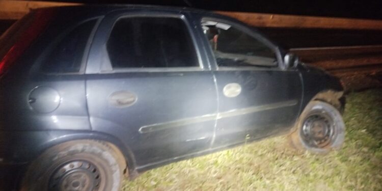 Mulher é presa por embriaguez ao volante após colidir contra canaleta