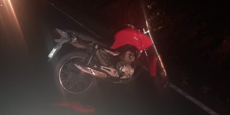 Motociclista morre após colisão com caminhão e atropelamento na PR-092