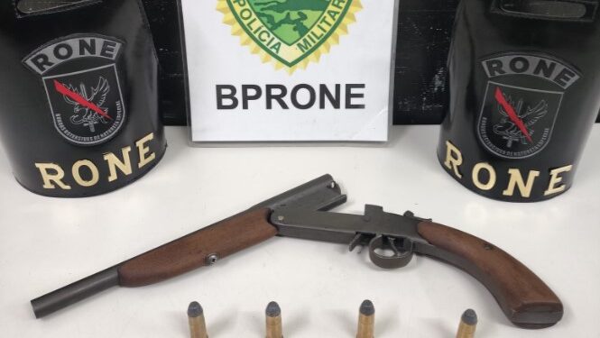 RONE apreende arma de fogo e munições em residência no Campo Comprido