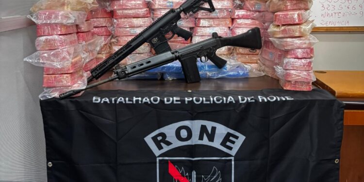 RONE apreende quase 100 kg de drogas e fuzis durante operação em Campo Largo