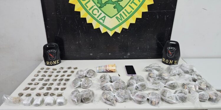 RONE fecha biqueira, apreende drogas e recupera 3 motos no Cajuru