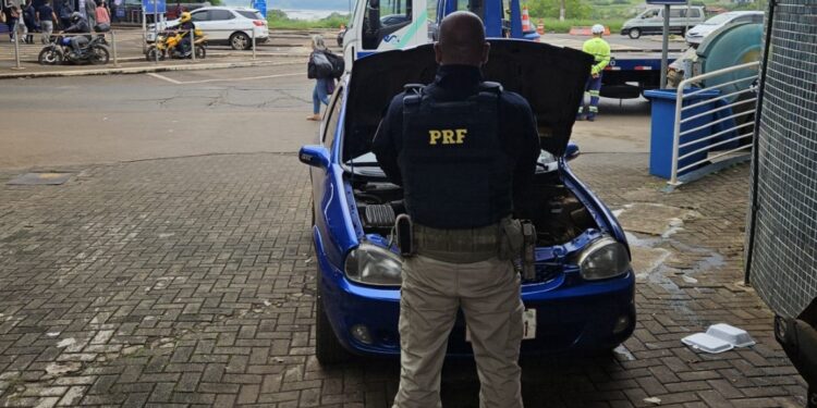 PRF recupera Corsinha roubado há mais de 25 anos, na BR-277