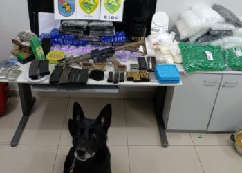 ROTAM e CIOC apreendem fuzil e muita droga no bairro Portão