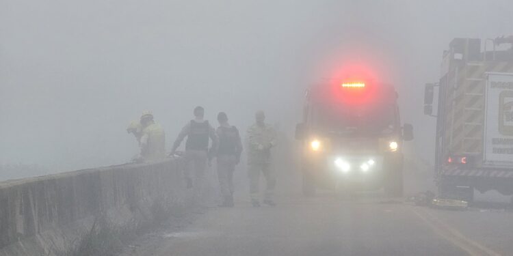 Motorista de aplicativo é jogado de ponte após sequestro em Curitiba