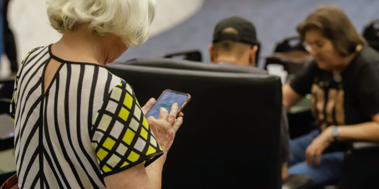 Com 12 mil casos em 2024, Saúde reforça orientações para evitar quedas de idosos