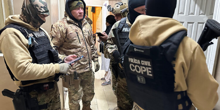 PCPR e PMPR cumprem 172 mandados em megaoperação contra grupo que controlava o tráfico no Centro de Curitiba