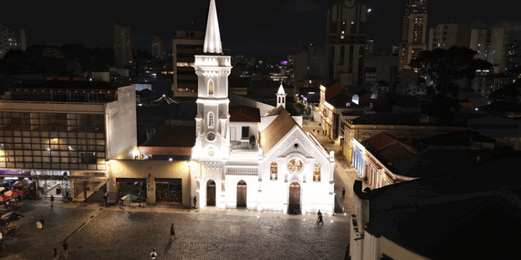 Caminhada gratuita pelas igrejas históricas de Curitiba acontece neste sábado