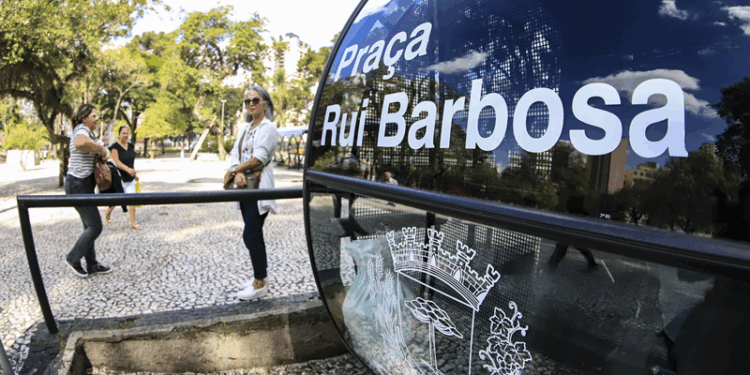 Estação-tubo Praça Rui Barbosa, no Centro, está em reforma