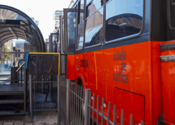 Urbs vai implantar dispositivos contra fura-catracas nas estações-tubo