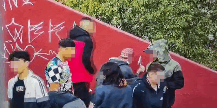 Muralha Digital flagra pichação no Centro e leva dois homens à prisão