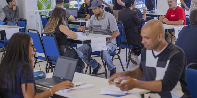 Muffato e Prefeitura promovem Feira de Empregos com 200 vagas e contratação imediata em Curitiba