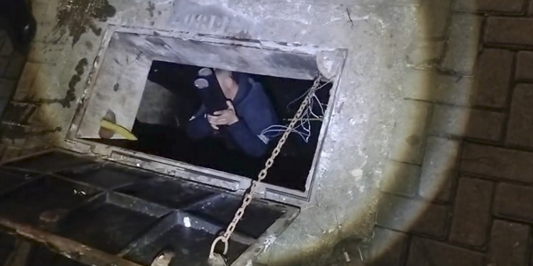 Guarda Municipal prende dupla com 100 kg de fios de cobre em galeria subterrânea