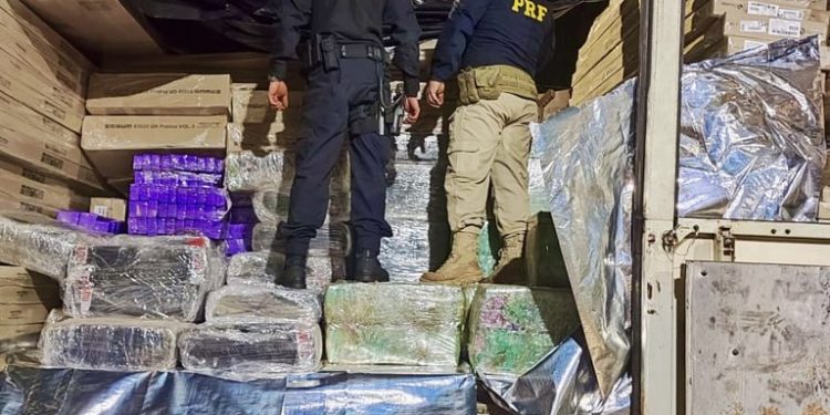 PRF e Polícia Federal apreendem 4,5 toneladas de maconha