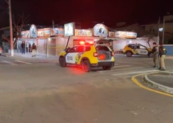 Cadeirante mata homem durante briga em bar e foge em Araucária
