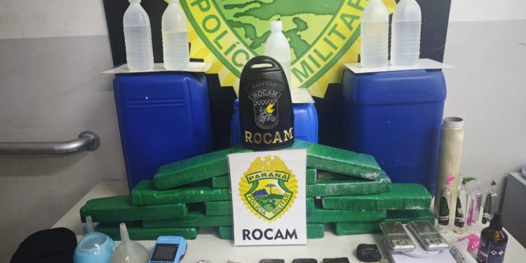 Indivíduo foge da abordagem e ROCAM encontra laboratório de drogas no Capão Raso