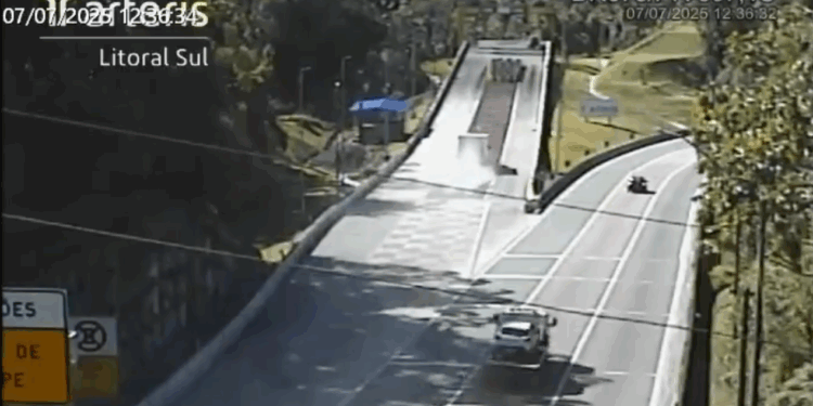 VÍDEO: Caminhão perde freio na BR-376 e motorista entra em área de escape, evitando tragédia no litoral do Paraná